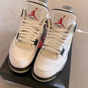 Jordan 4 white cement men’s 9.5